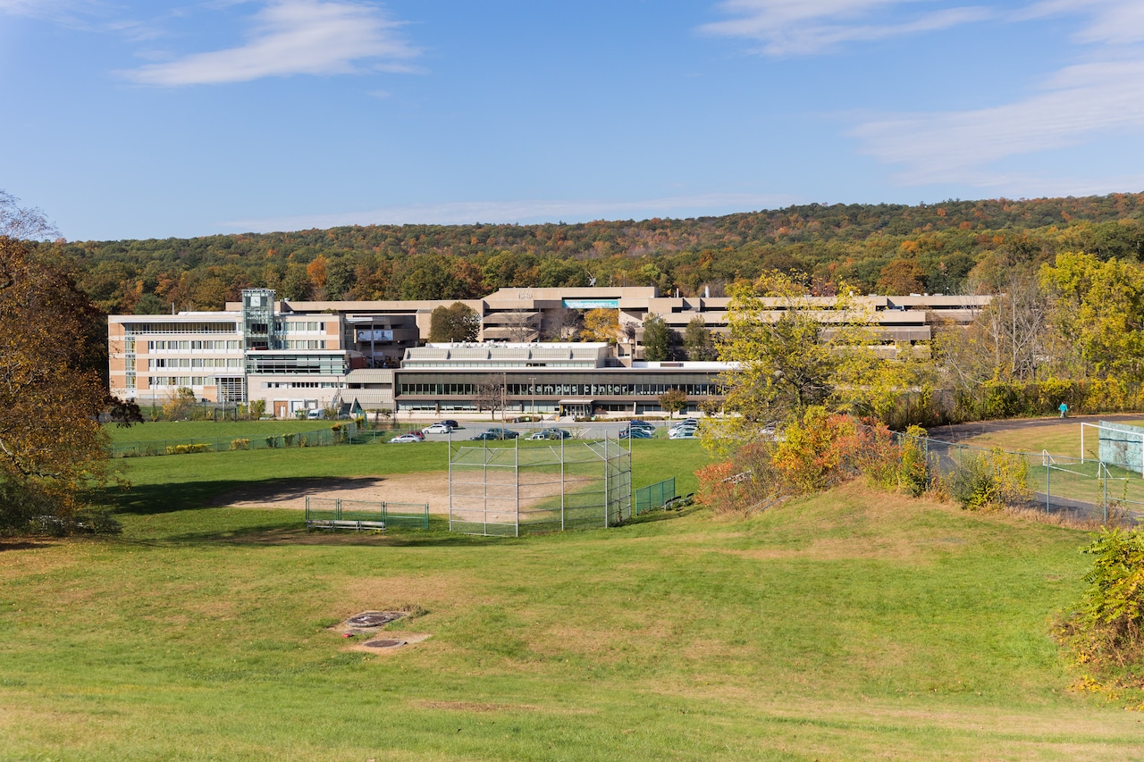 Holyoke Community College has selected eCampus.com as its Official Online Bookstore [Video]