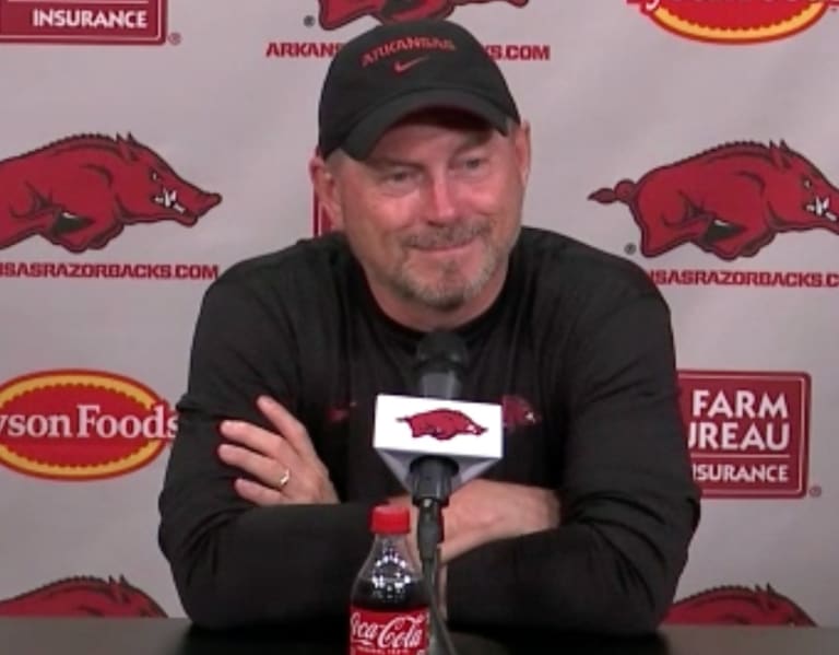 Arkansas Special Teams Coordinator Scott Fountain, Devin Bale, Eli Stein Fall Camp Press Conference [Video]