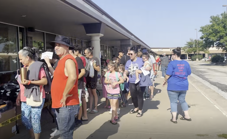 Hope Harvey County gives free groceries and school supplies [Video]