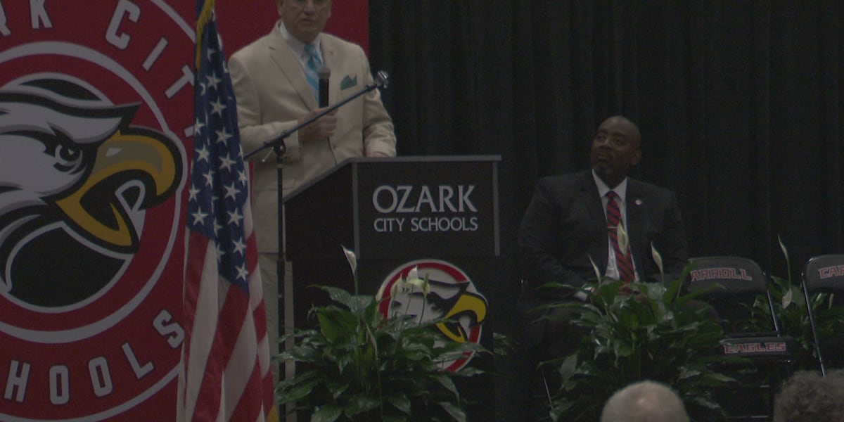 Troy chancellor talks to Ozark teachers [Video]