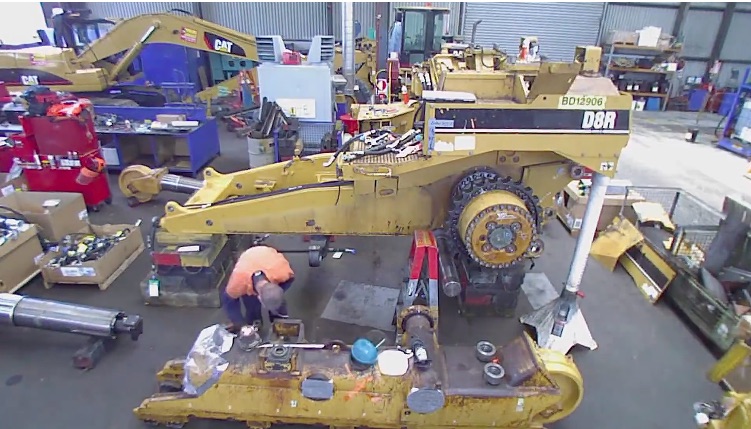 BangShift.com Kiwi Caterpillar Crew Rebuild A D8R Antarctica Bulldozer [Video]