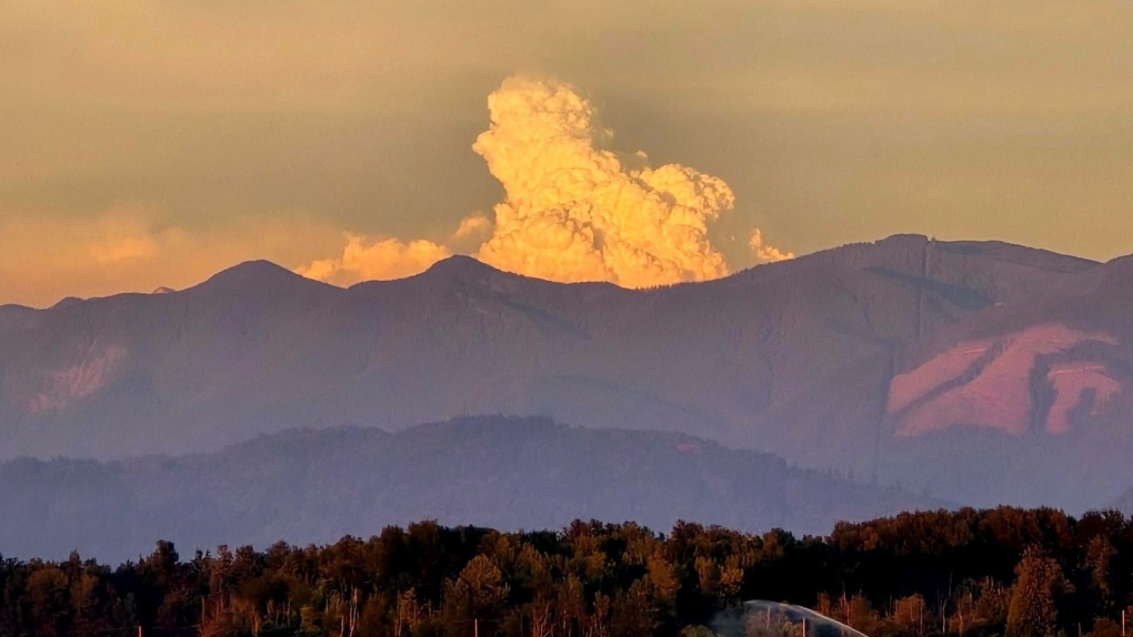 B.C. wildfire produces its own thunderstorm [Video]