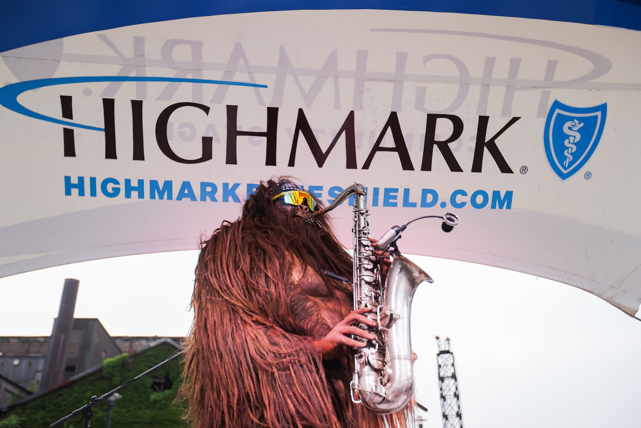 Saxsquatch comes out of hiding to jazz up Musikfest (PHOTOS) [Video]