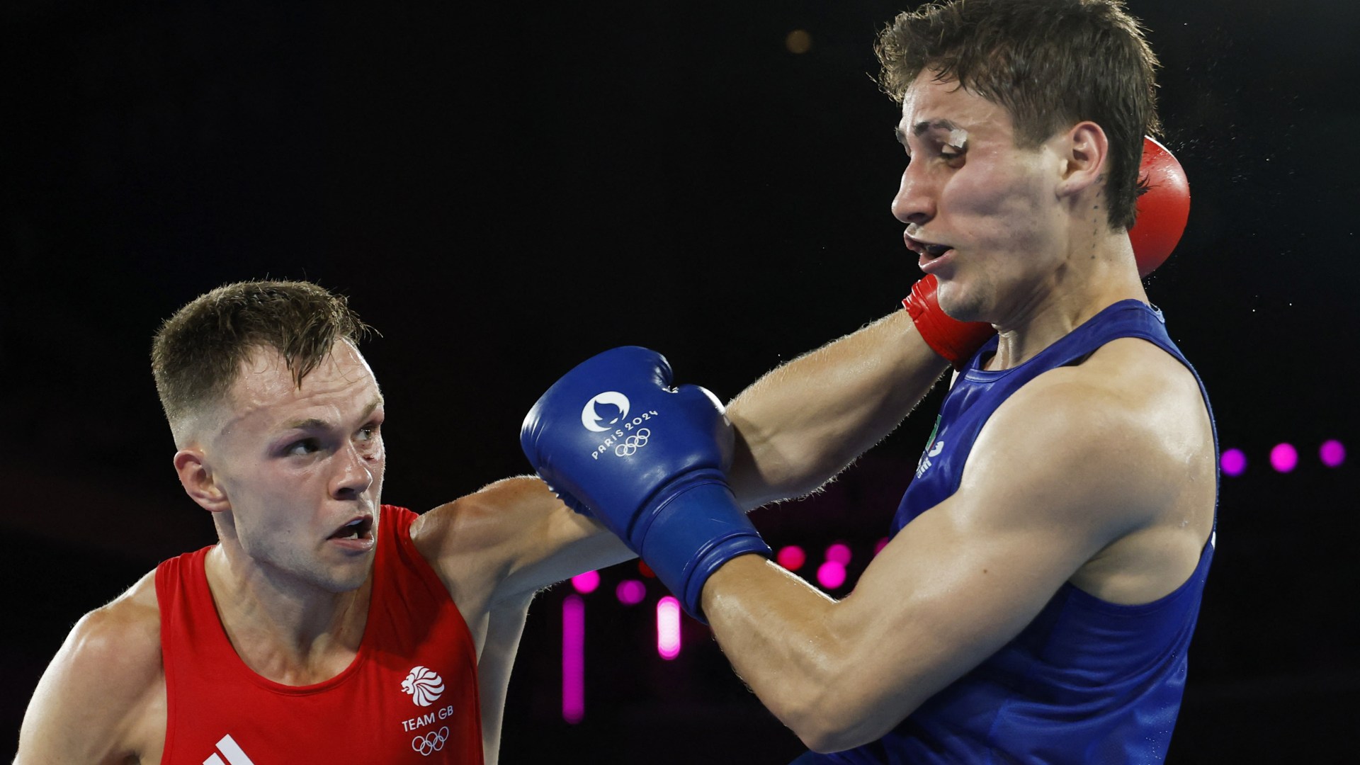 Fans furious as Team GB boxer ‘absolutely robbed’ and knocked out of Olympics 2024 by ‘all over the shop’ opponent [Video]