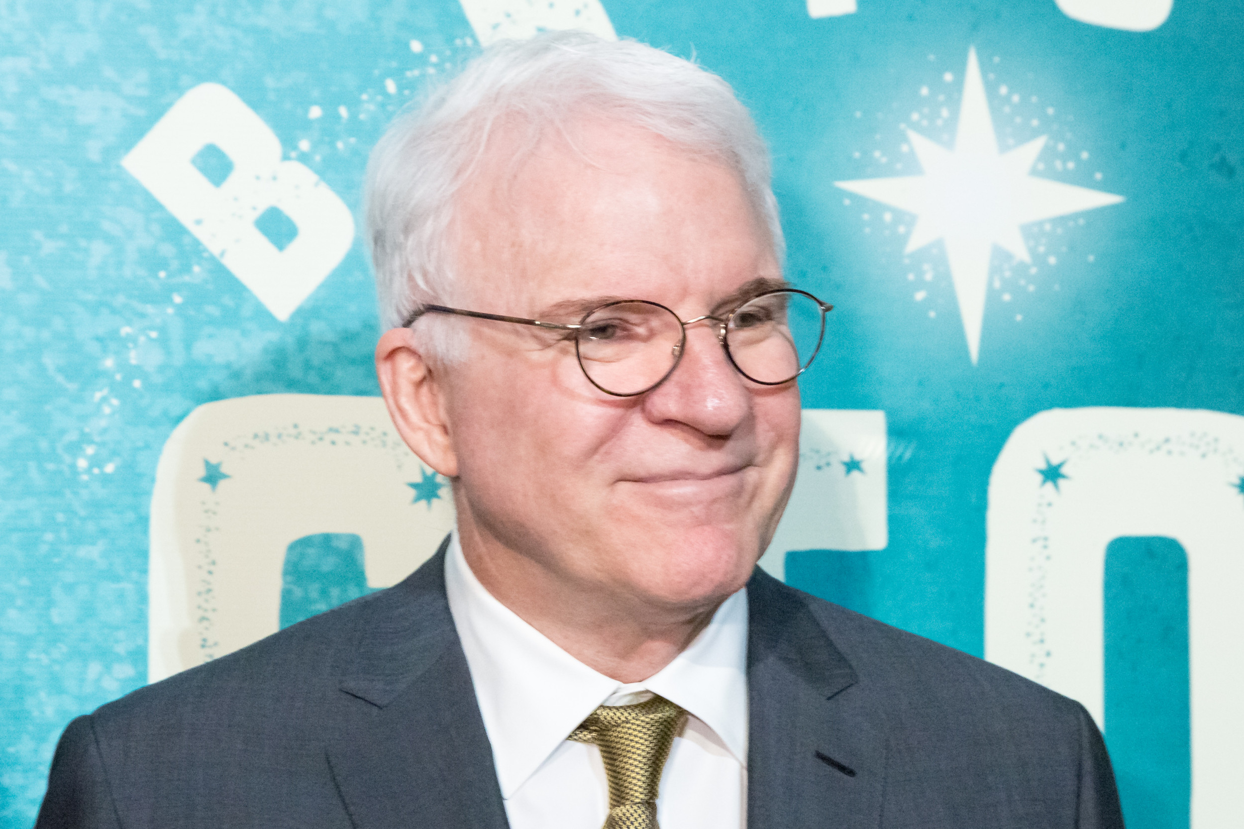 Steve Martin Reacts to Viral Tim Walz Comparison [Video]