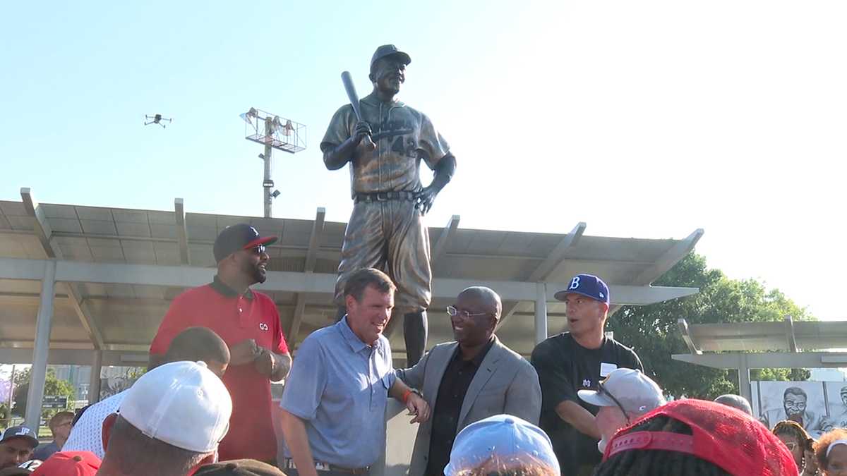 Rebuilt Jackie Robinson statue returns to Kansas 6 months after the original was stolen [Video]