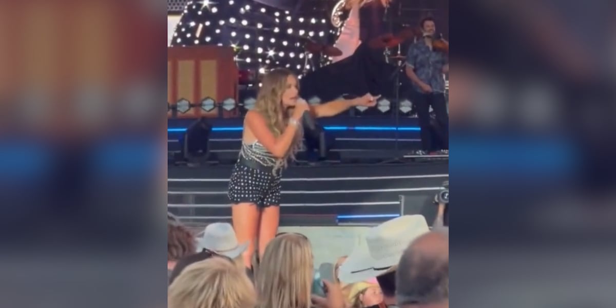 Get the f*** out of my show: Country star Carly Pearce kicks heckler out of the crowd [Video]