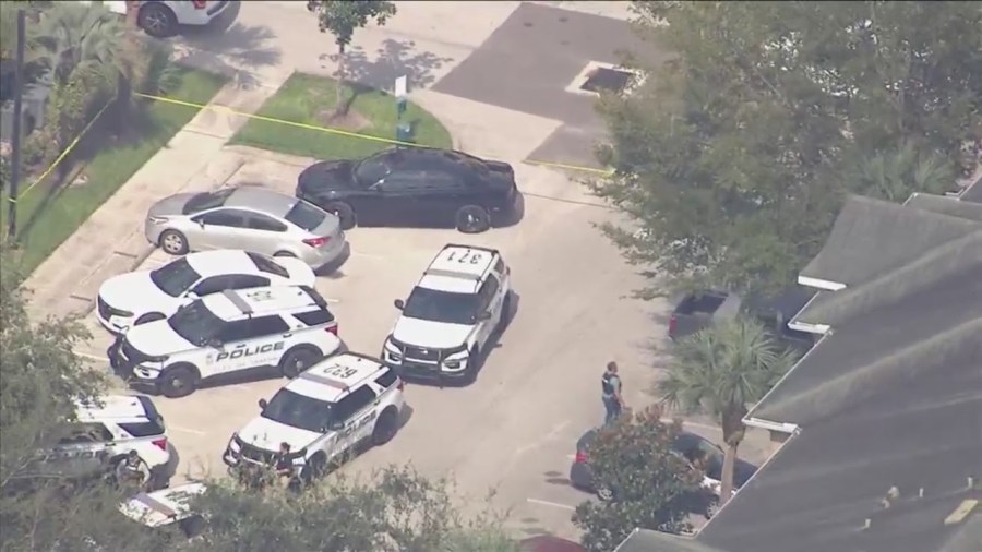 Barricaded gunman found dead inside Tampa apartment after shootout, police say [Video]