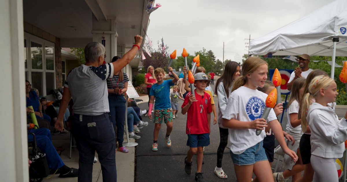 Youth volunteers bring the Olympics to Littleton memory care facility [Video]