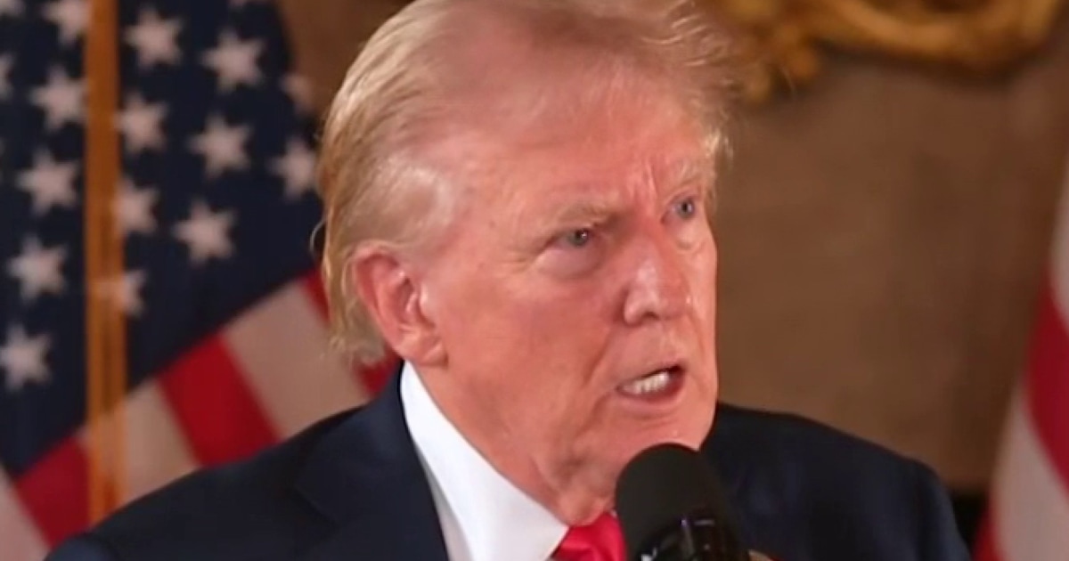 Trump delivers unhinged press conference in effort to divert attention from Harris-Walz campaign [Video]