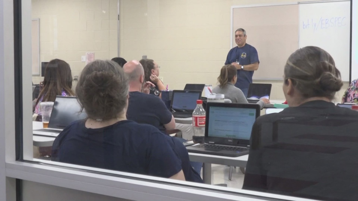 Northside ISD’s AI Summit encourages teachers to experiment with artificial intelligence in the classroom [Video]