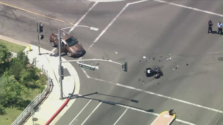 La Habra motorcycle officer in critical condition after crash [Video]