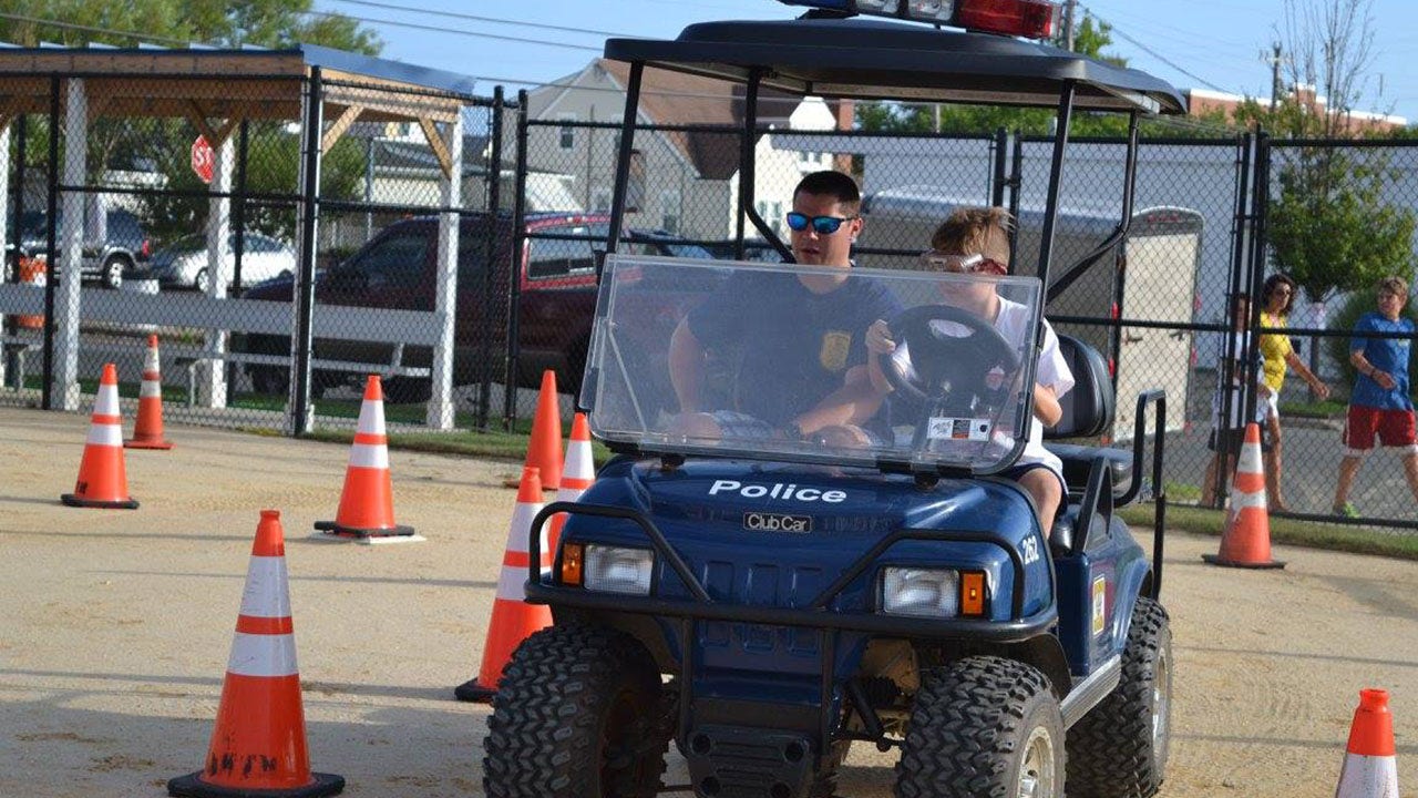 Golf cart used to simulate drunken driving injures 5 at NJ police event [Video]