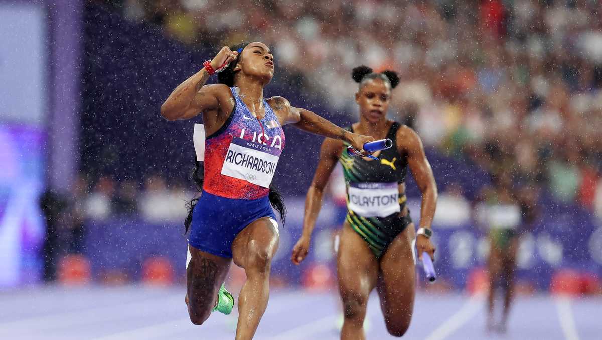 LSU runner Sha’Carri Richardson wins gold in 4x100m relay [Video]