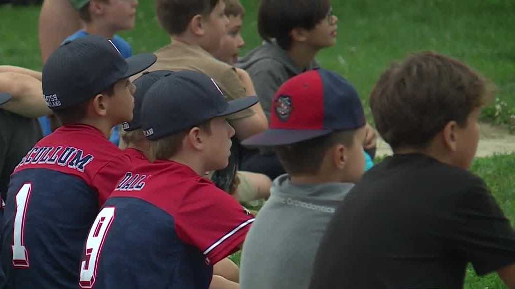 Fans hosted a watch party to cheer on Portland Little League in a major game [Video]