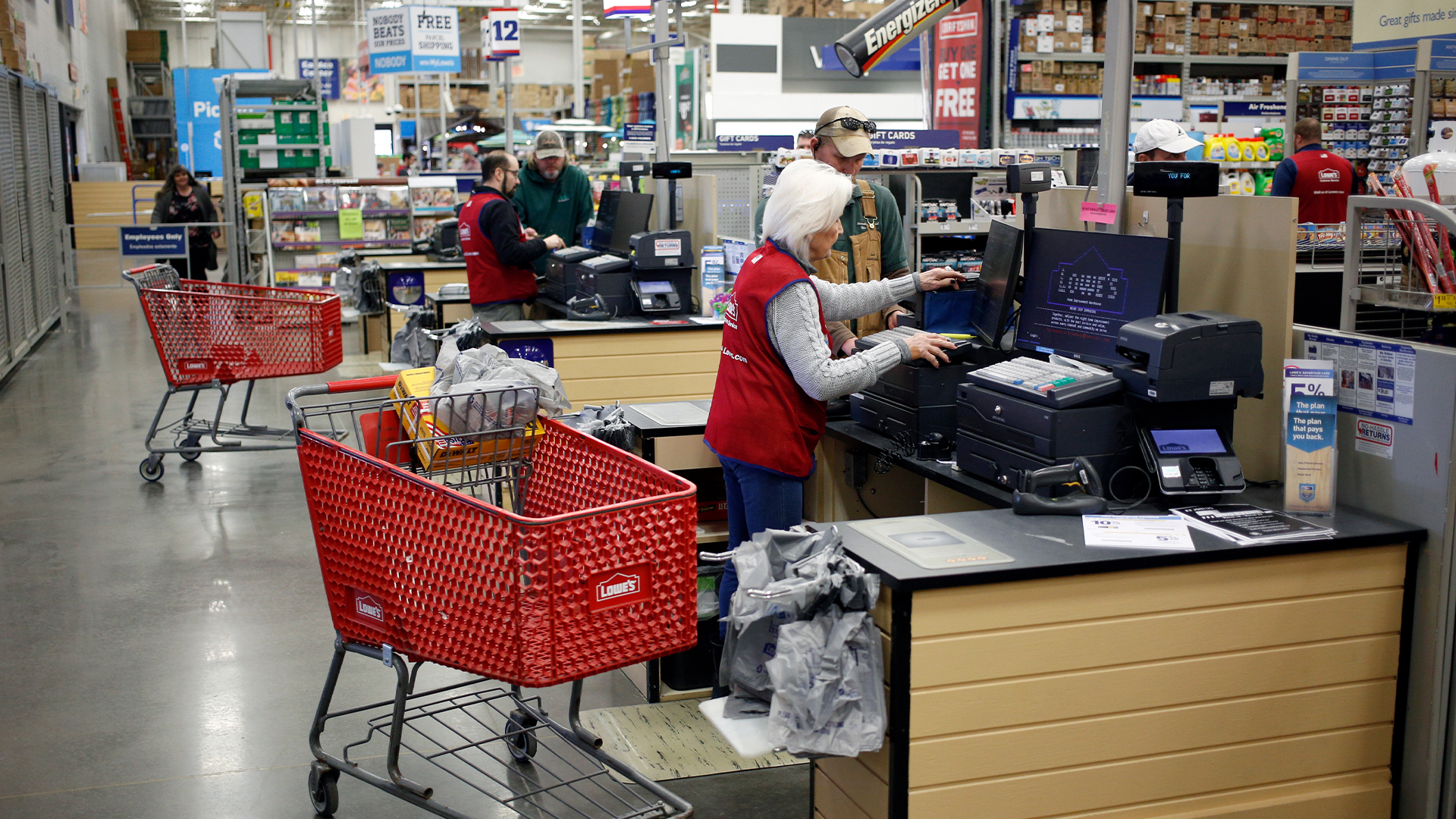 ‘Disastrous,’ says Lowe’s shopper as he slams store’s checkout switch-up – the move has driven him to ‘mom & pop store’ [Video]