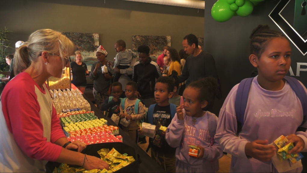 Thousands of backpacks given to children in need by Owen Hart Foundation [Video]