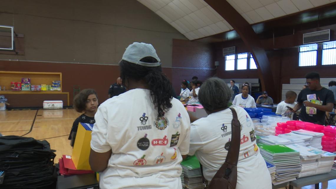 Hundreds of families at back-to-school giveaway in East Austin [Video]