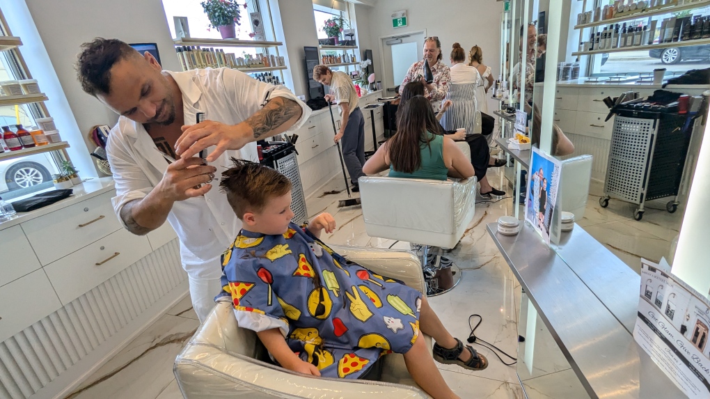 Salon owner hosts fundraiser for Cambridge, Ont. school supporting neurodivergent children [Video]