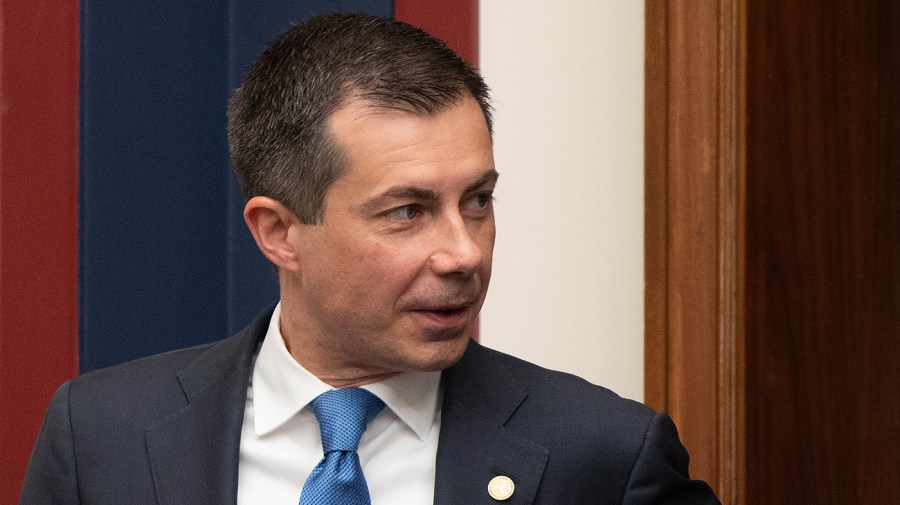 Buttigieg says Trumps attacks on Walz are pretty mushy and lazy [Video]