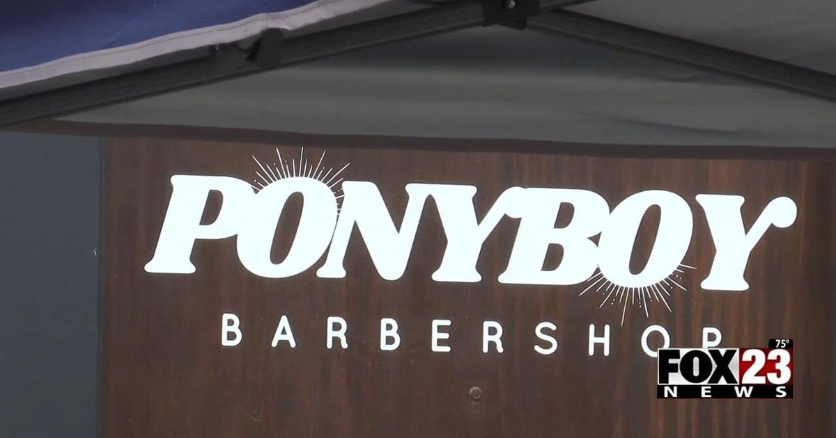 Video: New Tulsa barbershop gives back to youth in the community | News [Video]