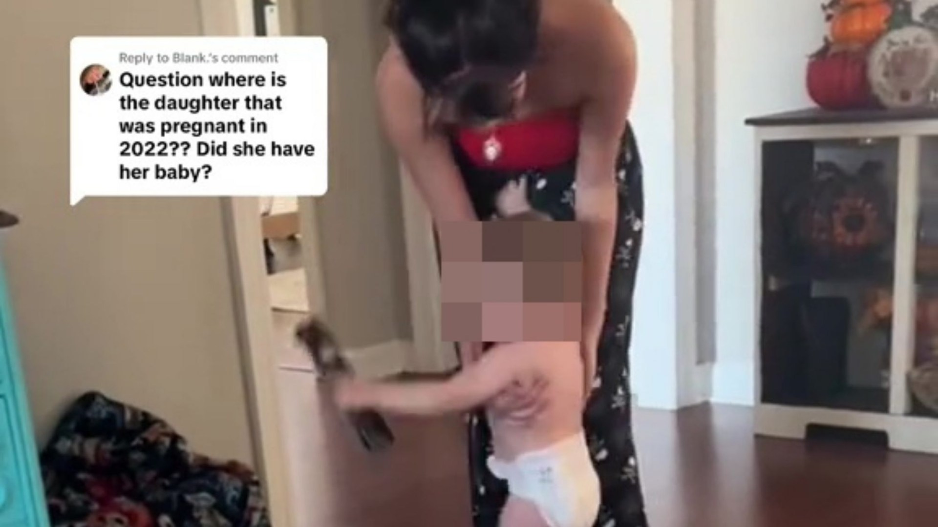 I’m trolled as my daughter got pregnant at 15, I’m proud of her – she still lives at home & both crawl into bed with me [Video]