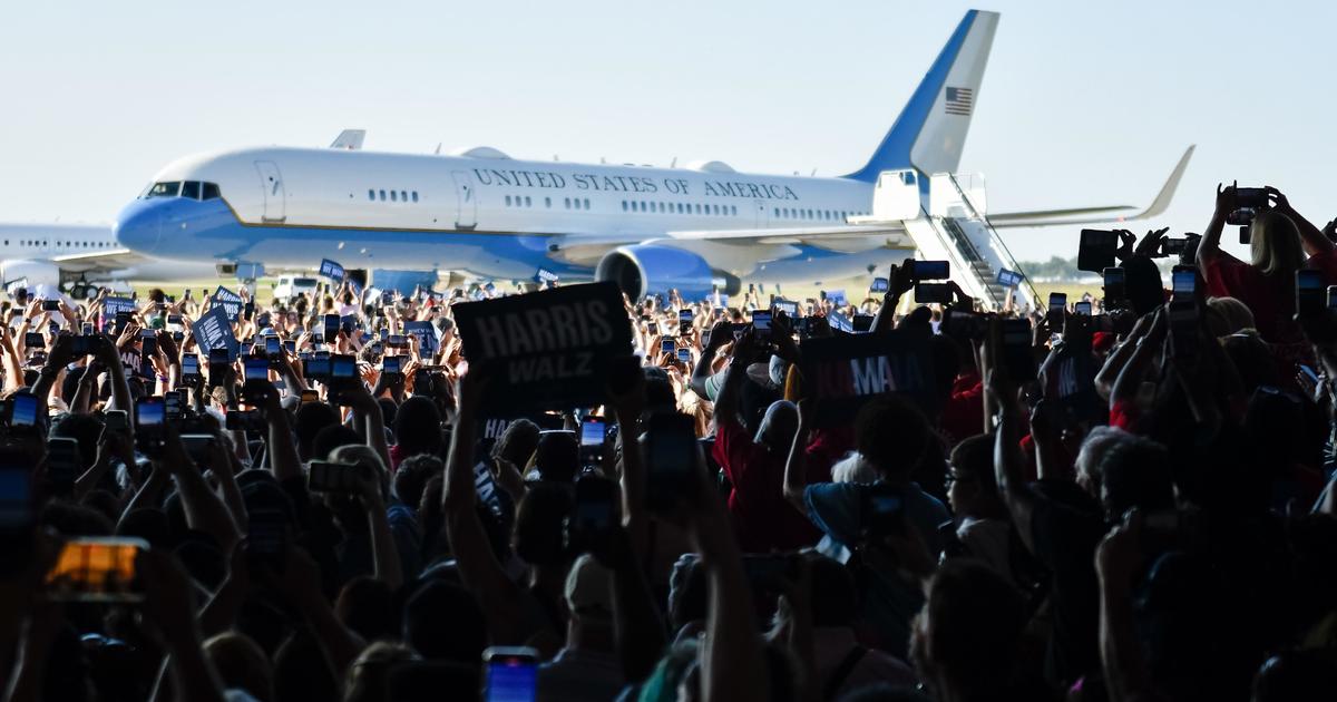 Trump falsely claims Harris campaign used AI to fake crowd in Detroit [Video]