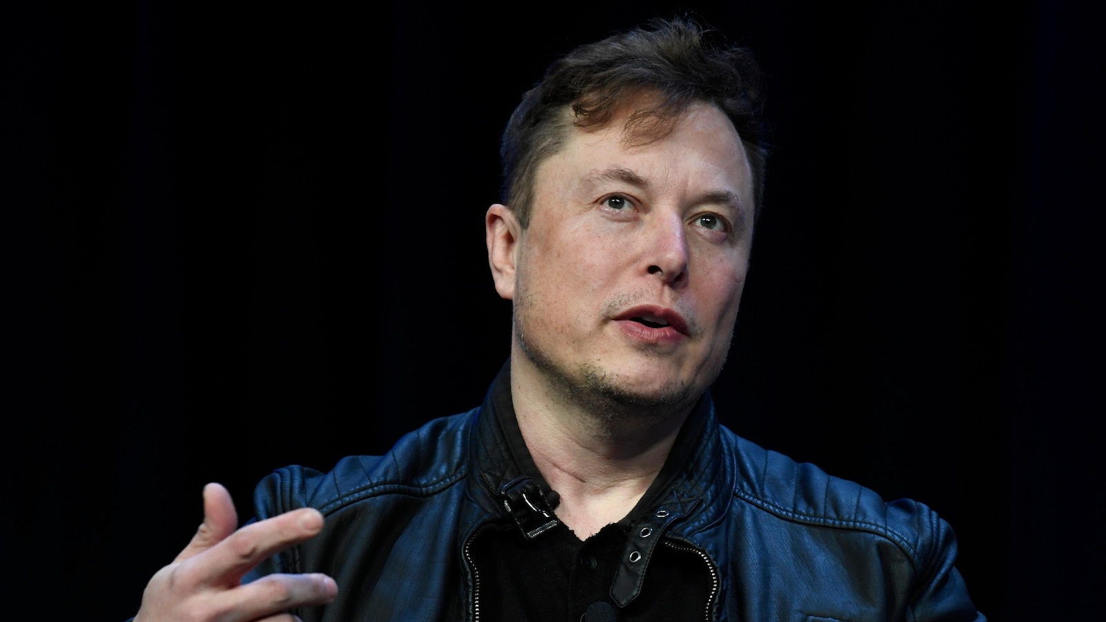 How X owner Elon Musk uses his social platform to amplify his right-wing views [Video]