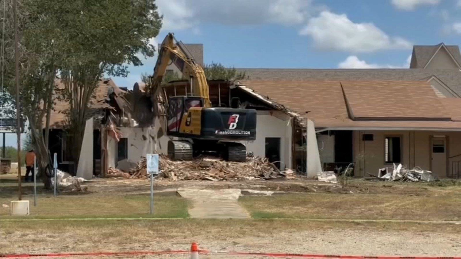 Sutherland Springs, Texas church torn down 7 years after gunman killed 26 people in deadliest church mass shooting in US history [Video]