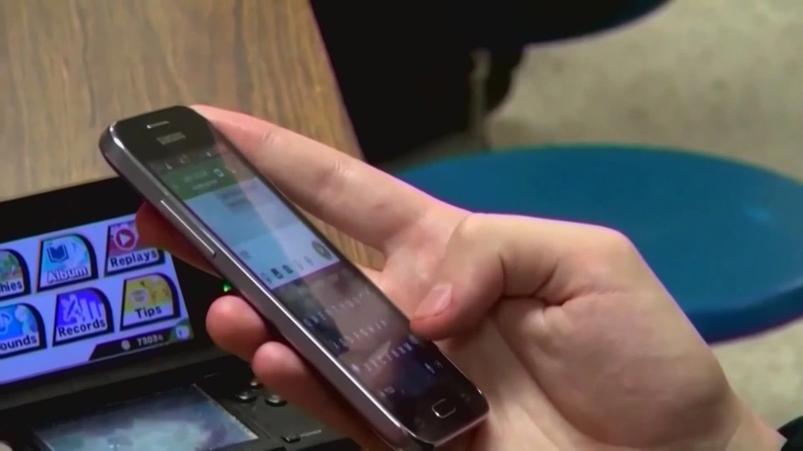 New cellphone guidelines issued at Anne Arundel public schools [Video]