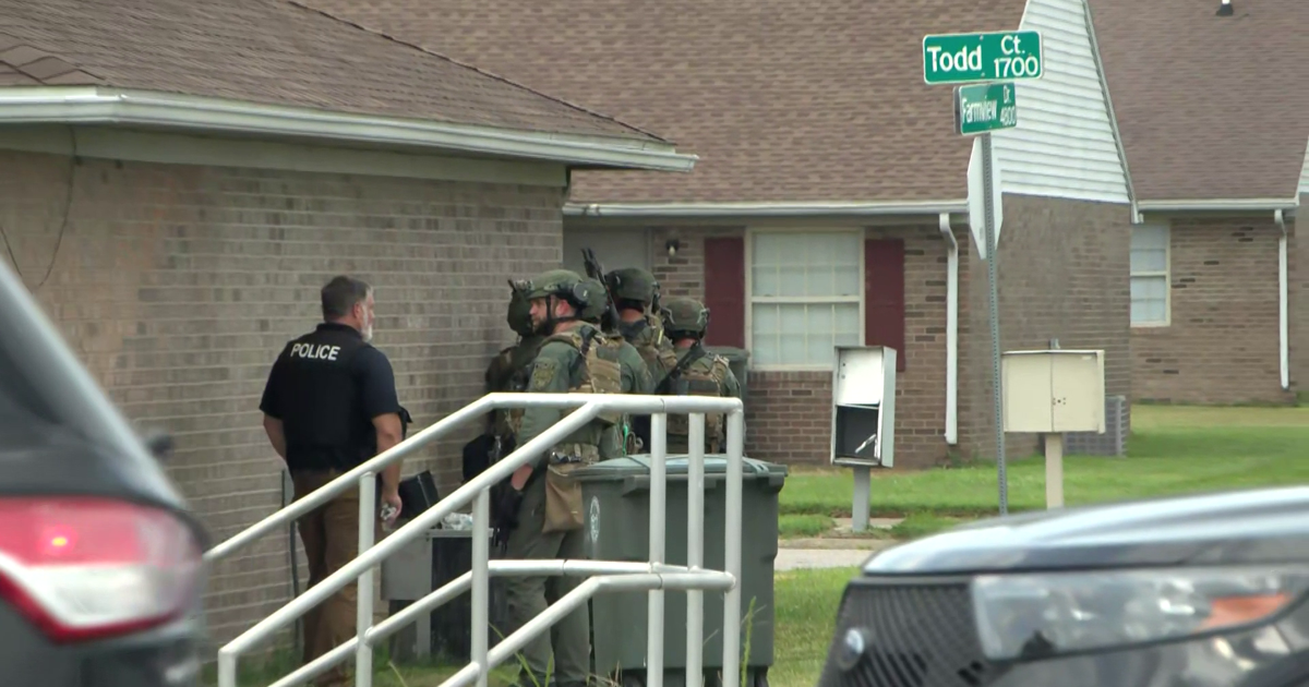 Subject hospitalized following large-scale search warrant operation involving DEA and IRS in Owensboro | Crime [Video]