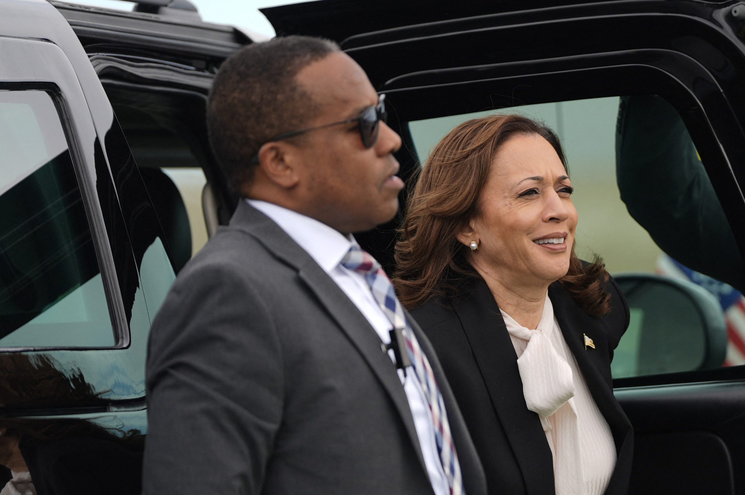 Kamala Harris Campaign Modifies News Headlines in Google Ads [Video]