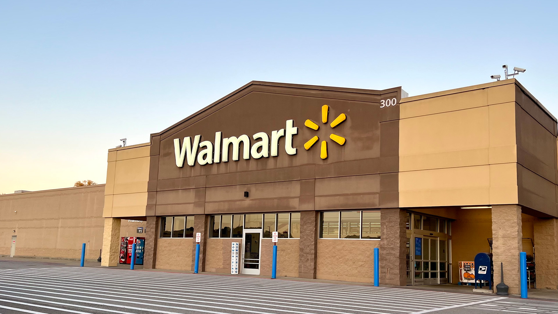 Walmart shopper forced to go through 4 levels of security to buy a single cheap item – guard escorted it in ‘safe box’ [Video]