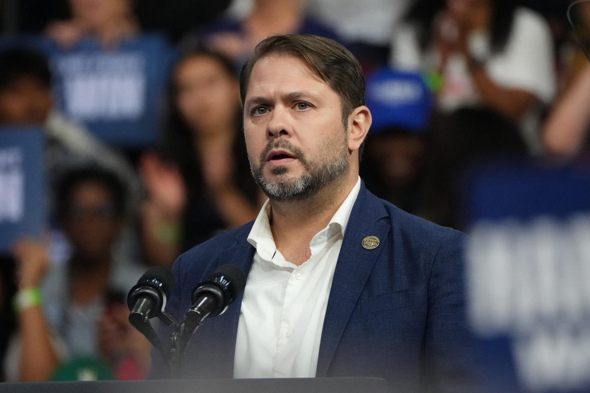 Democrat Ruben Gallego leans into border security in battleground Senate race [Video]