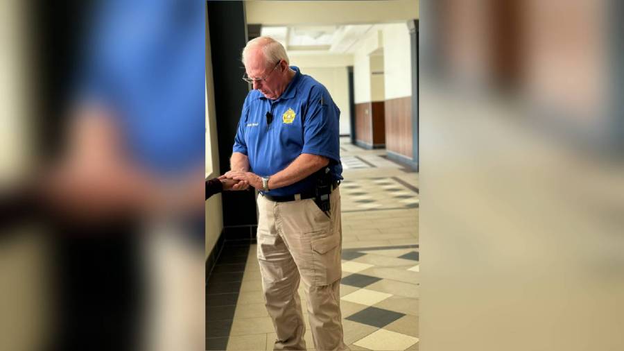 Brother Tommy listens and offers help to people in stress, pain at Livingston Parish Courthouse [Video]