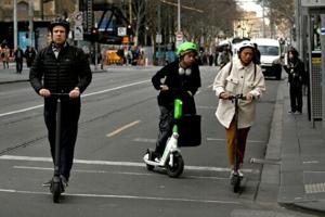 Melbourne officials vote to ban rental e-scooters [Video]