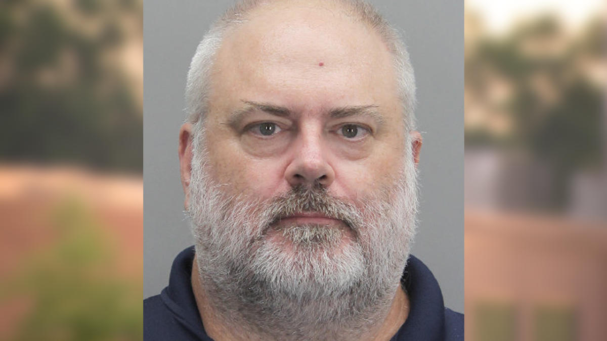 ‘Act bratty, Santa might get rough’: Suspended Fairfax County teacher, coach sends sexual messages to minor [Video]