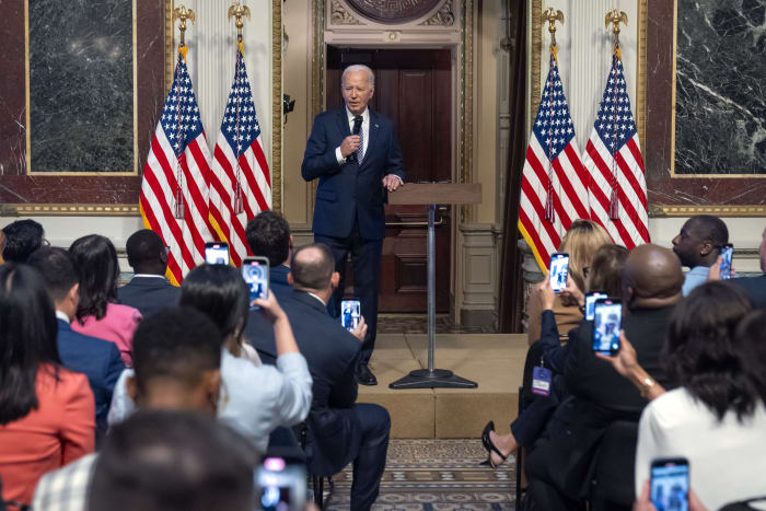 Social media influencers descend on the White House, where Biden calls them the new ‘source of news’ [Video]