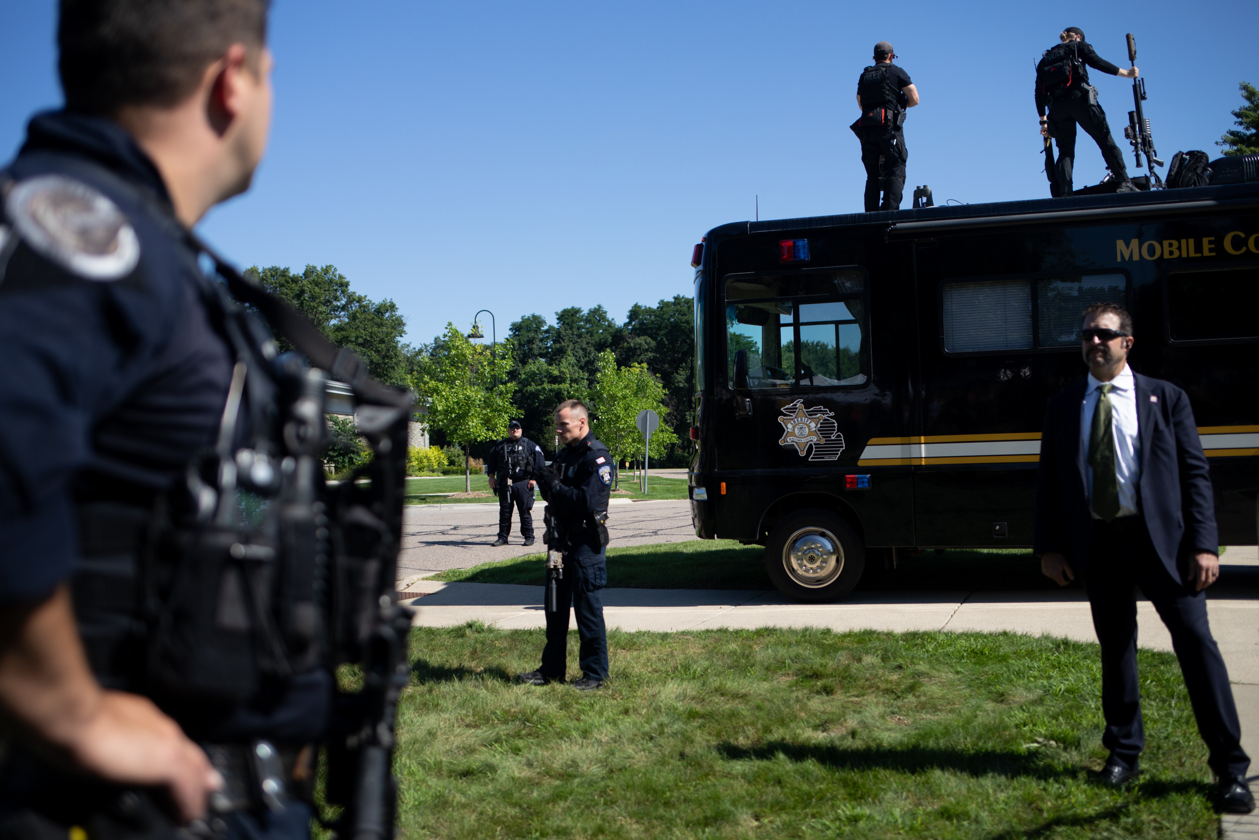 Photo of DHS Agent at JD Vance Rally Sparks New Secret Service Guidance [Video]