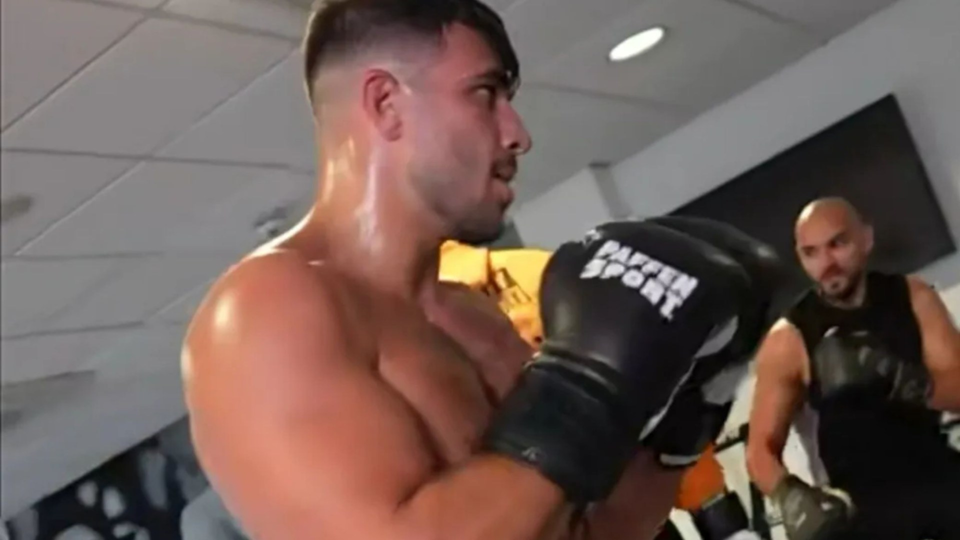 Cheating Tommy Fury returns to social media for the first time since Molly-Mae split – then mysteriously deletes post [Video]