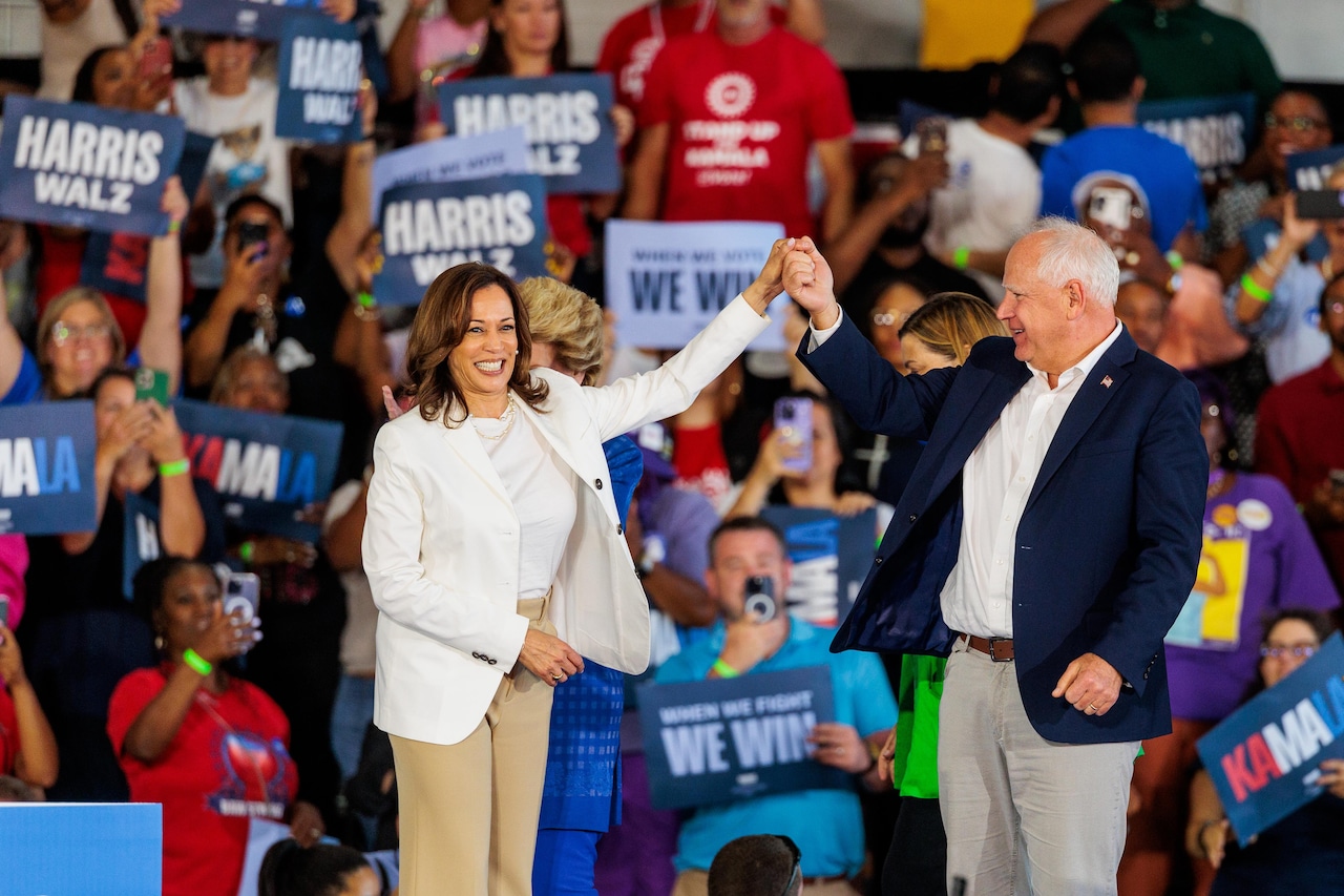 Watch Trump respond when quizzed on false claim Kamala Harris Michigan rally crowd was fake [Video]