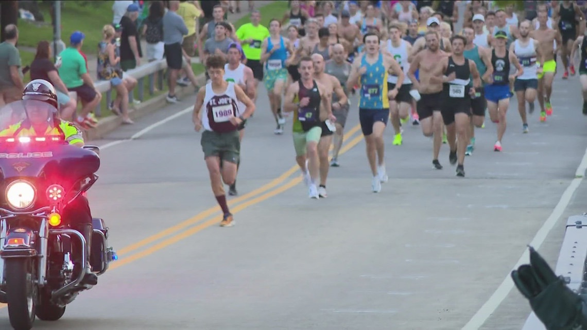 Moonlight 5K Run draws crowd in Williamsville [Video]