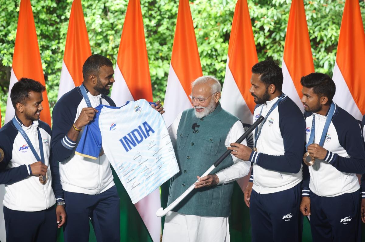 ‘The team will miss you’, PM Modi tells hockey stalwart PR Sreejesh on his retirement [Video]