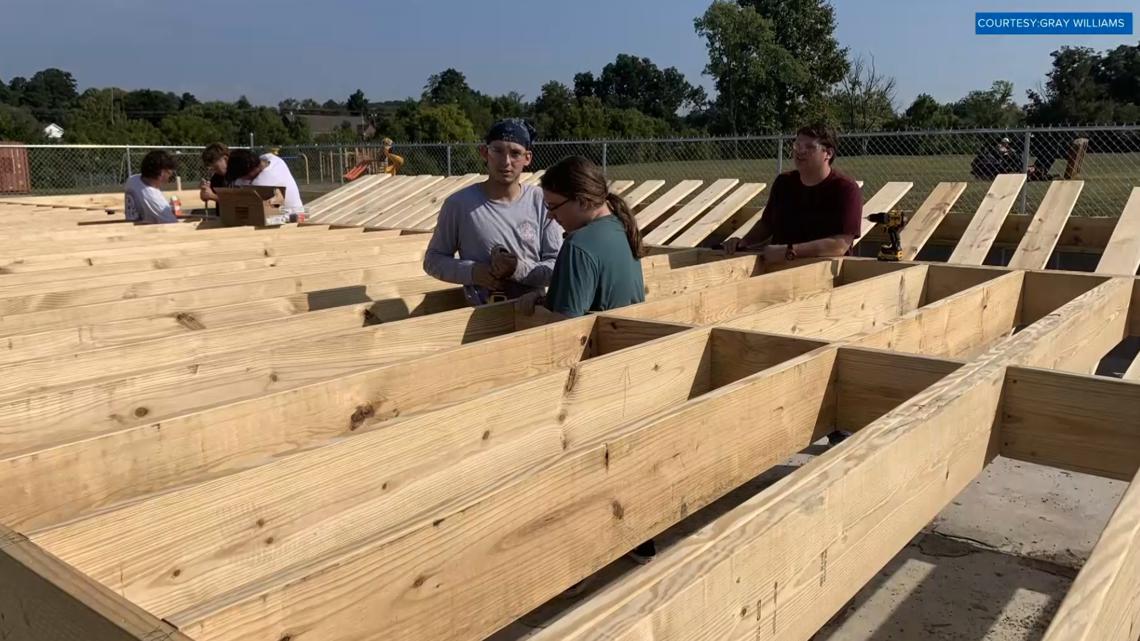 Greenback students build home from scratch and auction off to Maryville couple [Video]