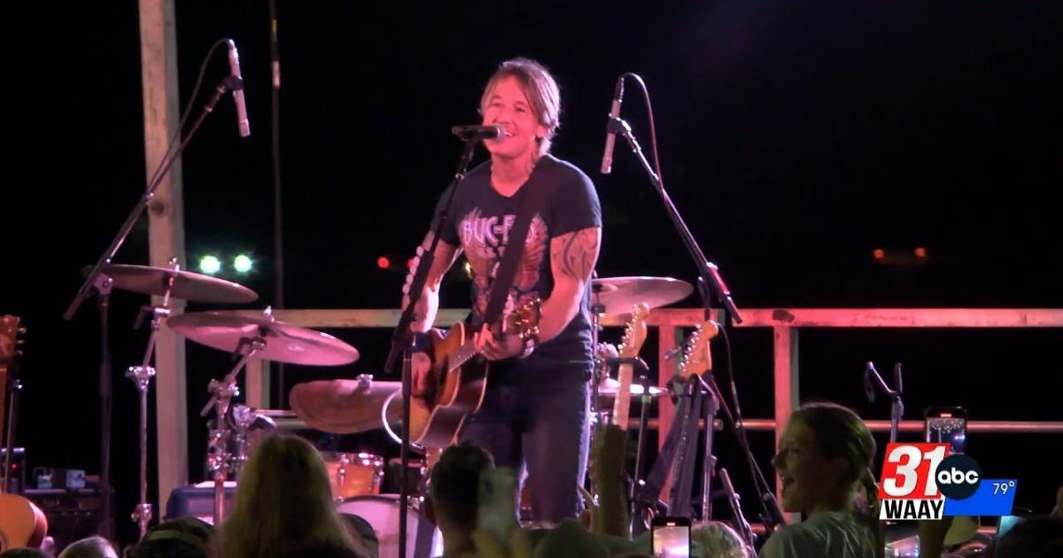 Keith Urban Holds Surprise Concert at Buc-ee’s in Athens | Video