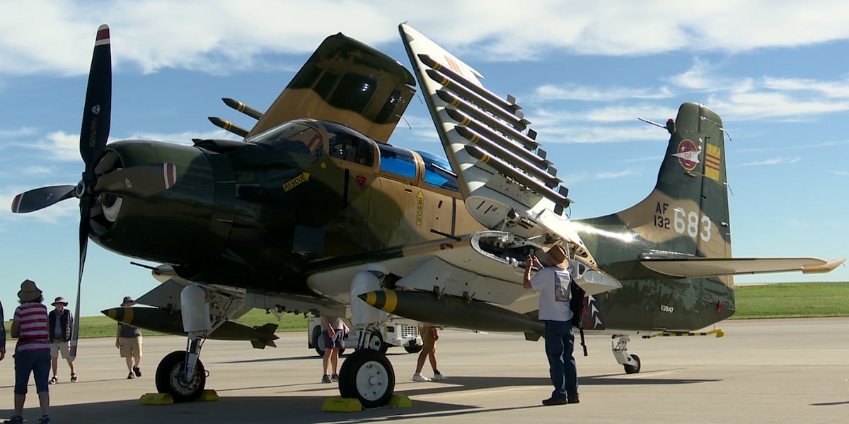 Heavy traffic for the Pikes Peak Regional Airshow as 30,000 make their way to the Military Terminal [Video]