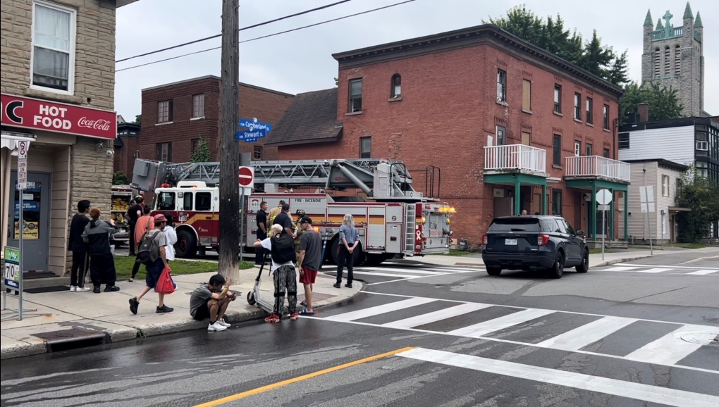 Sandy Hill apartment fire extinguished by firefighters [Video]