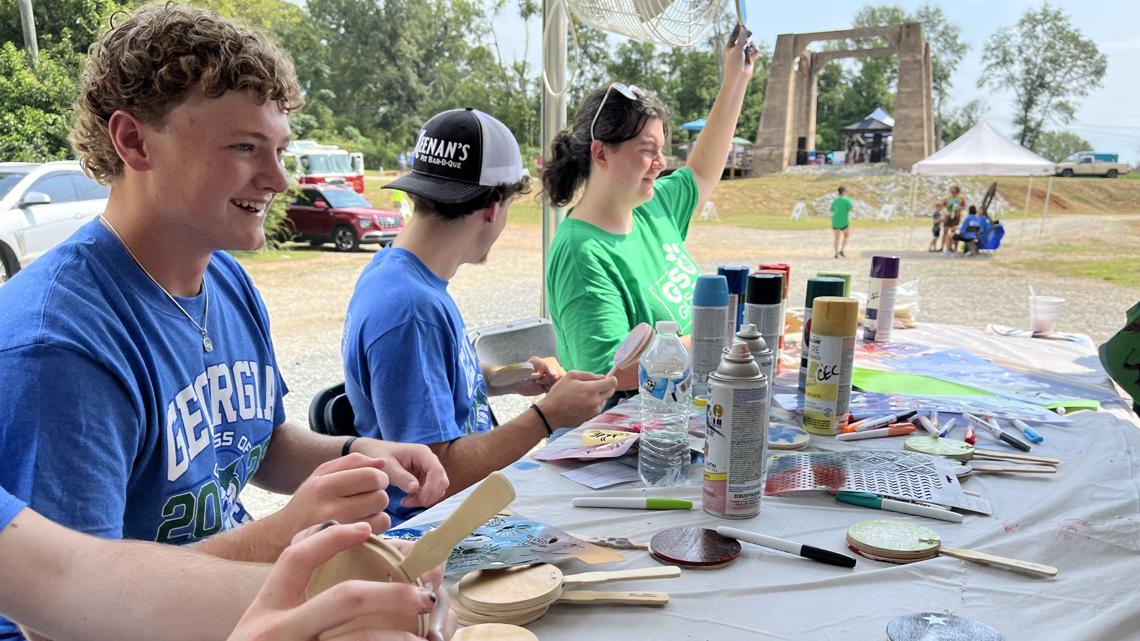 First year Georgia College students participate in GCSU Gives Day [Video]