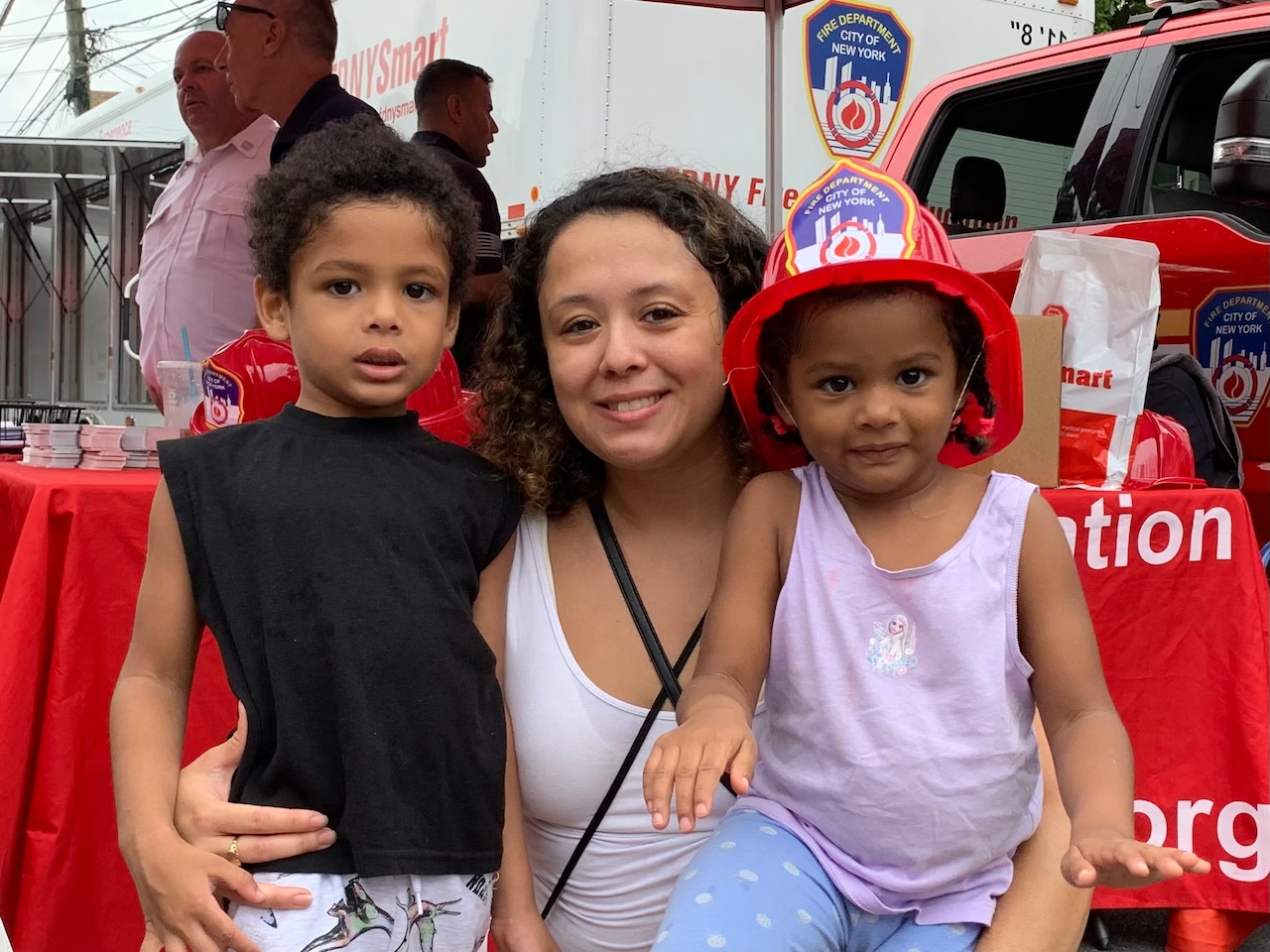 More than 1,000 turn out for FDNY block party on Staten Island [Video]