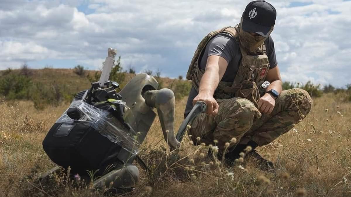 British supplied robot dogs are being deployed with the Ukrainian forces to carry out spy missions and deliver medicine [Video]